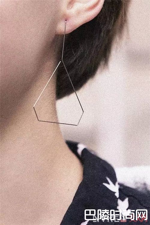 耳饰如何搭配?_今年夏天最流行的10大元素 搭对了就美翻了!