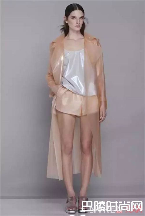 Wanda Nylon品牌介绍_真正的时髦精 是在雨天的时候也可以那么潮！