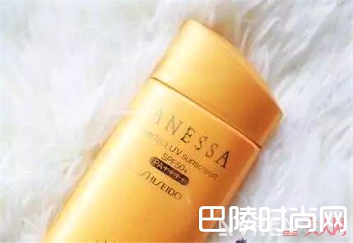 王菲用什么化妆品？_想和女神一样美？先来看看这些明星都用什么化妆品！