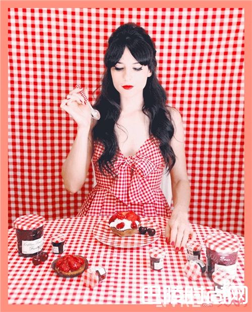 怎样的格纹才算是Gingham？_如此时髦清新 现在都流行把桌布穿在身上了！