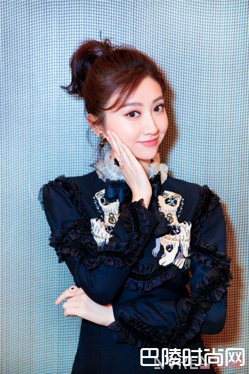 景甜用什么化妆品？_想和女神一样美？先来看看这些明星都用什么化妆品！