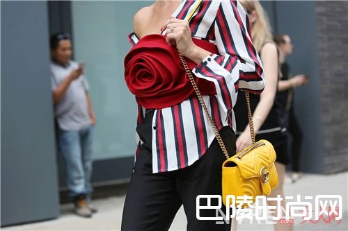 条纹风如何搭配？_今年夏天最流行的10大元素 搭对了就美翻了！