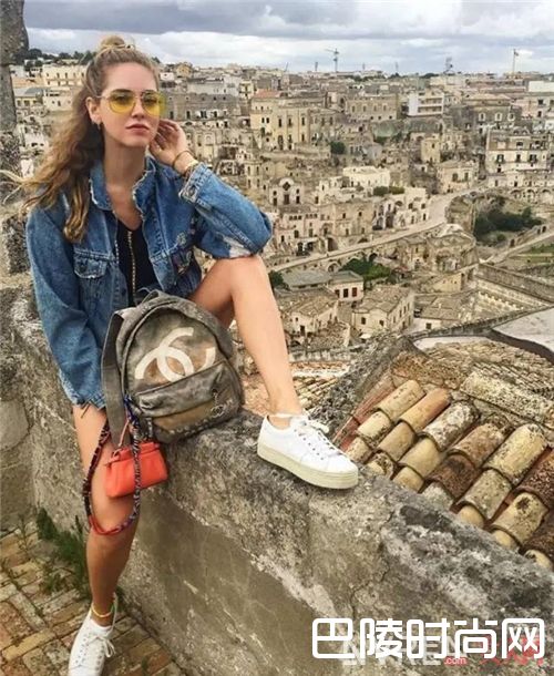 彩色墨镜如何搭配？_今年夏天最流行的10大元素 搭对了就美翻了！