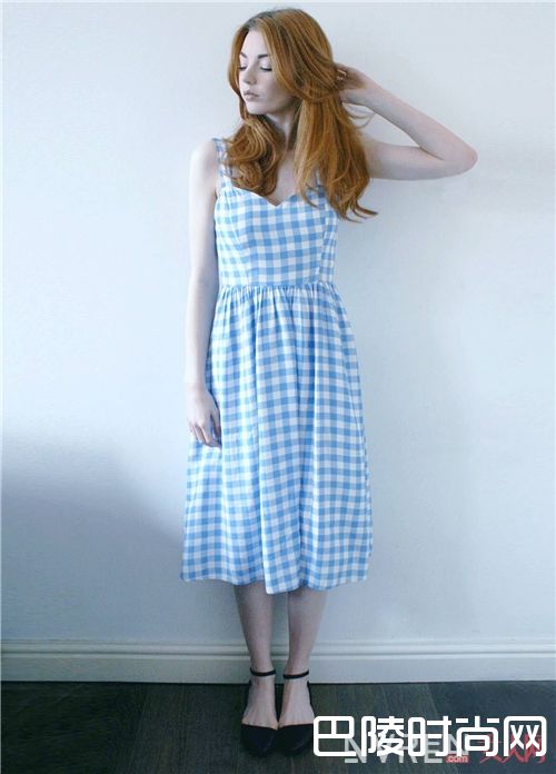 怎样的格纹才算是Gingham?_如此时髦清新 现在都流行把桌布穿在身上了!