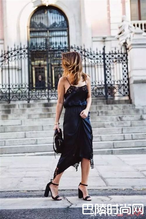 一字带搭扣方跟鞋如何搭配？_夏装的最完美搭档 当然是一双时髦百搭的方跟鞋！