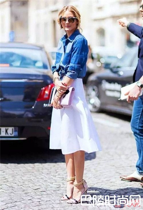白衬衫搭配_这个夏天让你时髦毫不费力 只需这5件