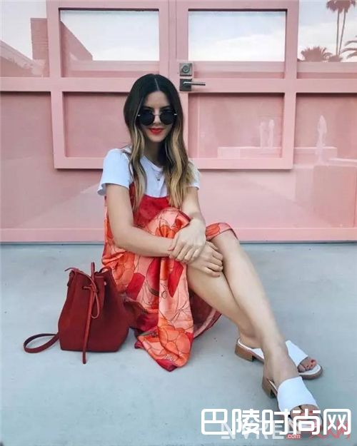 方跟鞋有什什么优点？_夏装的最完美搭档 当然是一双时髦百搭的方跟鞋！