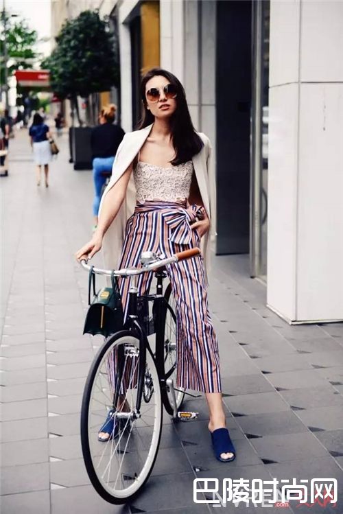 方跟穆勒鞋如何搭配？_夏装的最完美搭档 当然是一双时髦百搭的方跟鞋！