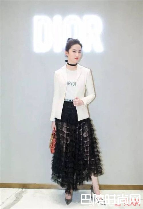 女款t恤_这个夏天让你时髦毫不费力 只需这5件