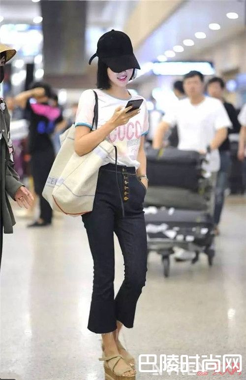 t恤配牛仔_只要你学会这6招 一件T恤就能打造最省钱搭配攻略