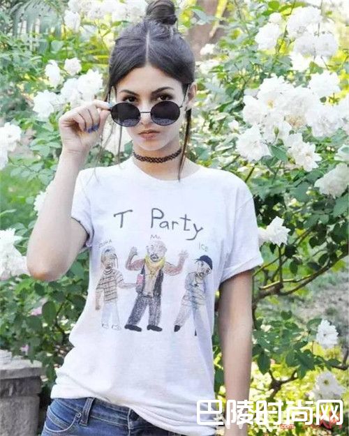 女款t恤_这个夏天让你时髦毫不费力 只需这5件