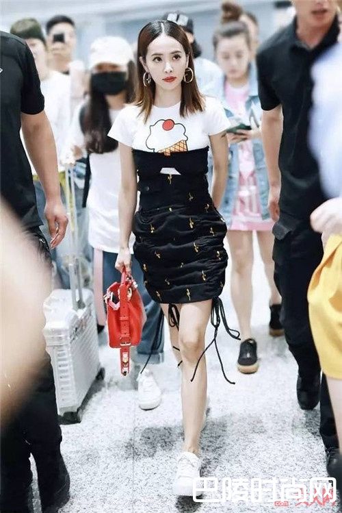 恤连衣裙_只要你学会这6招 一件T恤就能打造最省钱搭配攻略