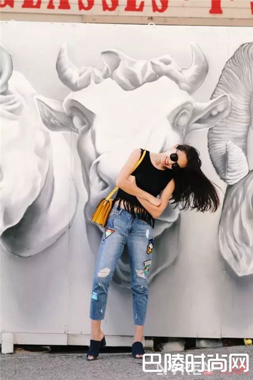 方跟穆勒鞋如何搭配？_夏装的最完美搭档 当然是一双时髦百搭的方跟鞋！