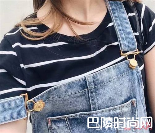 背带裙如何搭配？_听说这几款连衣裙最受男生喜欢 你都有了吗？