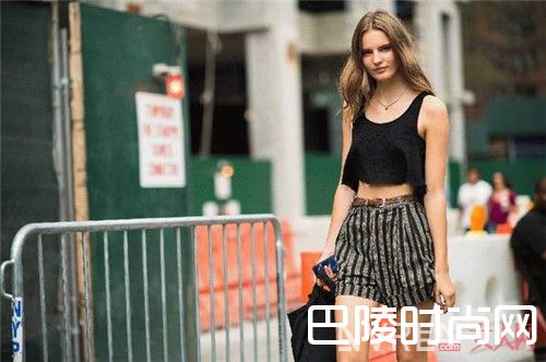 CROP TOP+短裤介绍_不好意思我也来“炫腹”了 根本停不下来