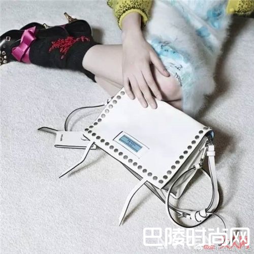 PRADA2018新品包包_LV携手一众大品牌上新2018 带你提前种种草！