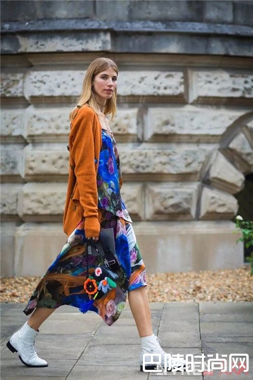 印花长裙是夏日里最能凸显气场吗_今年夏天,拥有哪几款仙气十足的产品能闪耀一整个夏天?