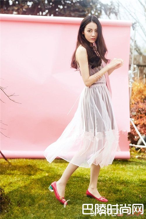 无袖连衣裙怎么搭配不显胖_无袖连衣裙时尚穿搭:三款无袖连衣裙让你不胖还很美!