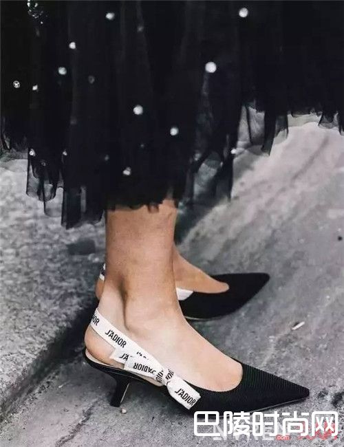 接吻猫凉鞋坡跟_讲真好看又好搭的凉鞋应该就是这三双了吧