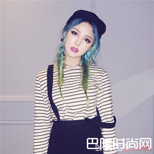 背带裙如何搭配？_听说这几款连衣裙最受男生喜欢 你都有了吗？