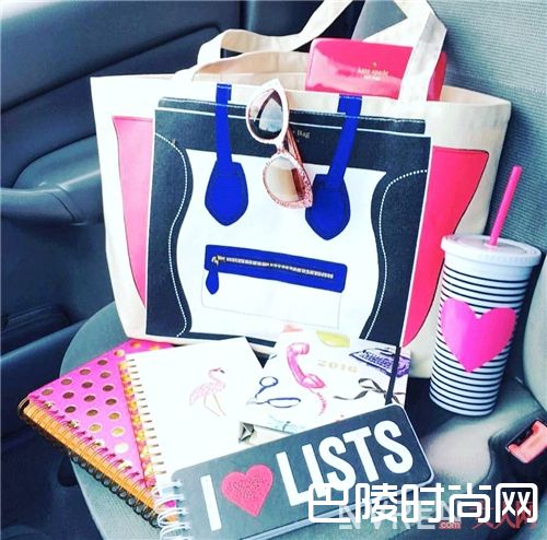 趣味印花帆布包如何搭配？_结实耐用又能装、价格亲民又好看 这个包太赞了！