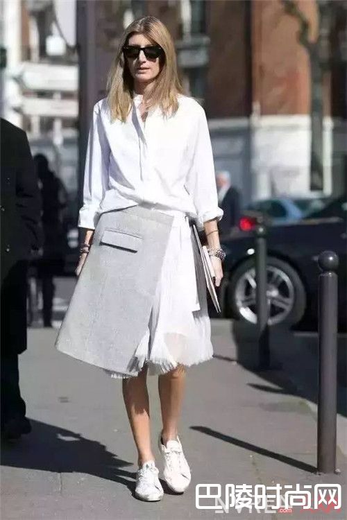 小白鞋+半身长裙介绍_最舒适最时髦的穿搭 还是得小白鞋