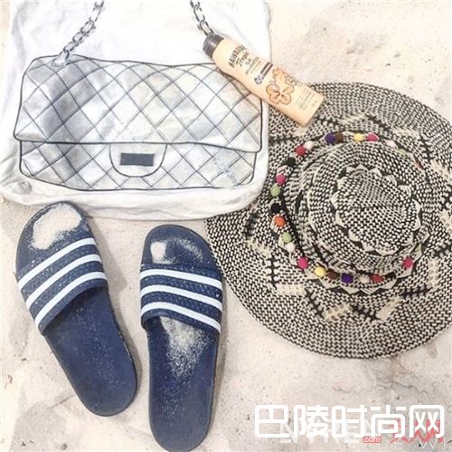 趣味印花帆布包如何搭配？_结实耐用又能装、价格亲民又好看 这个包太赞了！