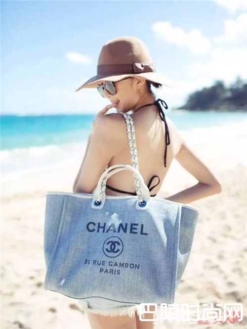 个性字母帆布包如何搭配？_结实耐用又能装、价格亲民又好看 这个包太赞了！