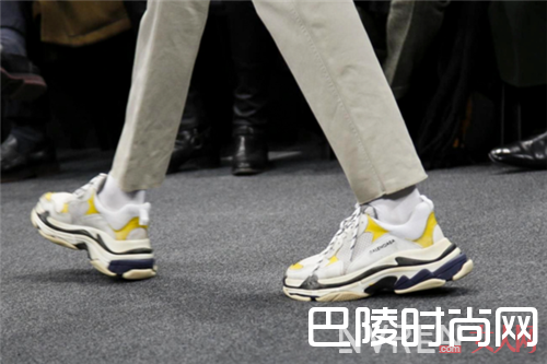 Balenciaga Triple-S_YEEZY很贵？看完价格这三双鞋子笑了