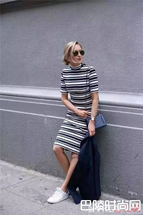 小白鞋+连衣裙介绍_最舒适最时髦的穿搭 还是得小白鞋