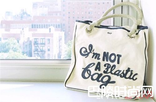 帆布包为什么那么火！_结实耐用又能装、价格亲民又好看 这个包太赞了！