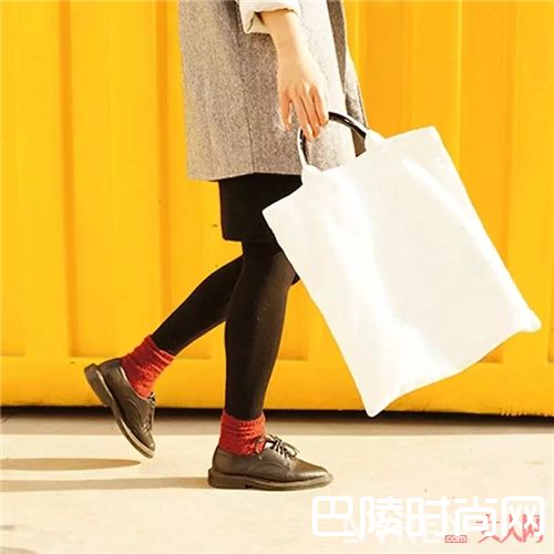 优雅极简帆布包如何搭配?_结实耐用又能装、价格亲民又好看 这个包太赞了!