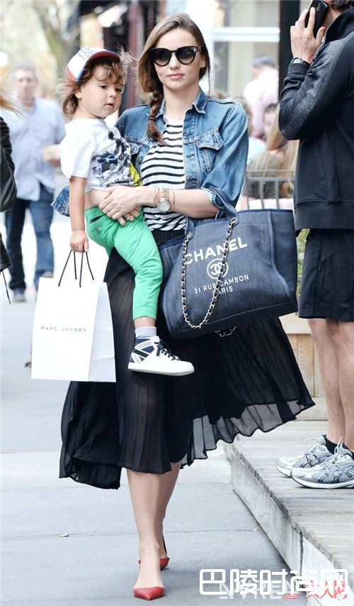 个性字母帆布包如何搭配？_结实耐用又能装、价格亲民又好看 这个包太赞了！