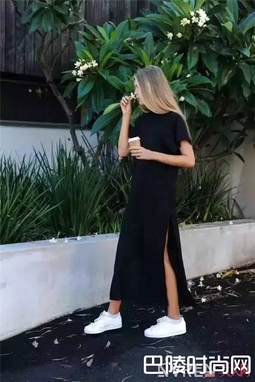 小白鞋+连衣裙介绍_最舒适最时髦的穿搭 还是得小白鞋