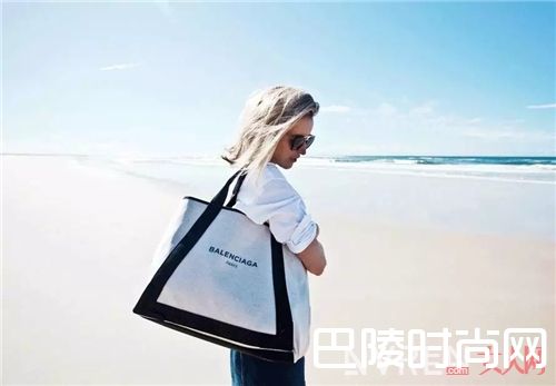 个性字母帆布包如何搭配?_结实耐用又能装、价格亲民又好看 这个包太赞了!