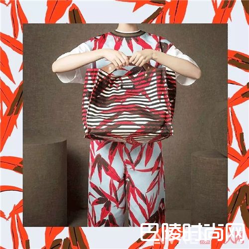 清凉条纹帆布包如何搭配？_结实耐用又能装、价格亲民又好看 这个包太赞了！