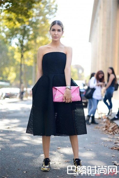 黑色洋装是必备实用单品中吗_百搭四款时尚洋装：优雅干练通勤装搭配！