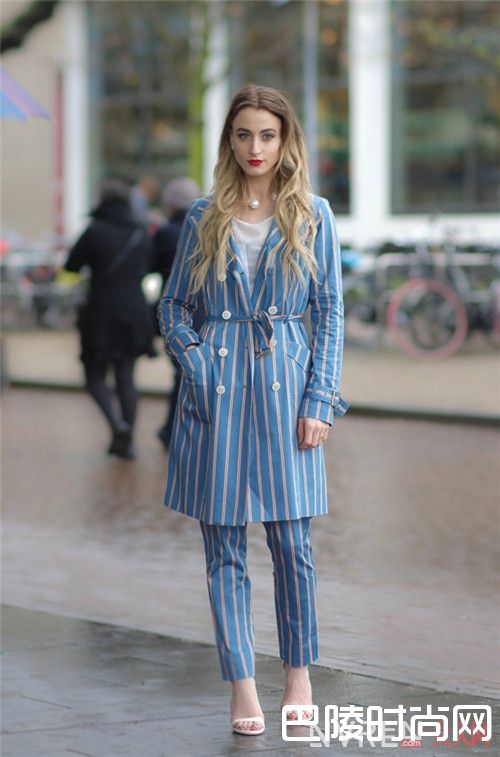 工作套装哪些款式穿上有髦感和新鲜感_百搭四款时尚洋装：优雅干练通勤装搭配！