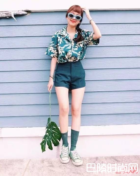 最娇艳的印花衬衫_震惊!比比t桖更好搭热裤的居然是这个!