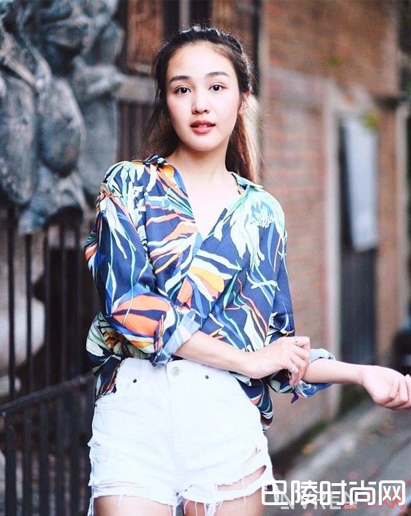 最娇艳的印花衬衫_震惊!比比t桖更好搭热裤的居然是这个!