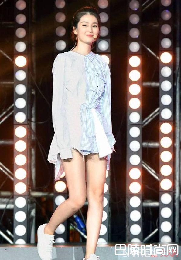 不对称衬衫_震惊！比比t桖更好搭热裤的居然是这个！