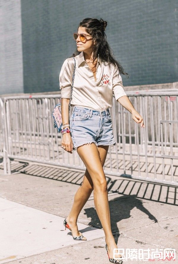 高级感的缎面衬衫_震惊!比比t桖更好搭热裤的居然是这个!