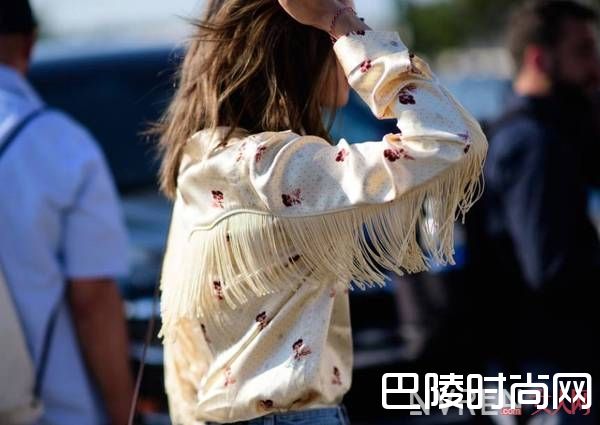 高级感的缎面衬衫_震惊!比比t桖更好搭热裤的居然是这个!