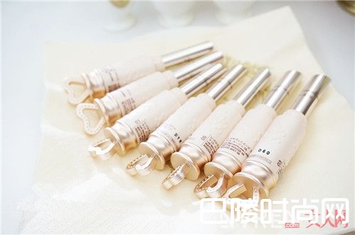 Les Merveilleuses LADURéE限定宮廷浮雕唇膏简介_6月美妆精明购:各种彩妆产品清单来了!