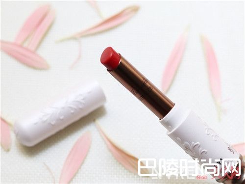 Les Merveilleuses LADURéE限定宮廷浮雕唇膏简介_6月美妆精明购:各种彩妆产品清单来了!