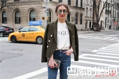 字母T与西装如何搭配？_教你如何用一件字母T 搞定一周的所有造型！