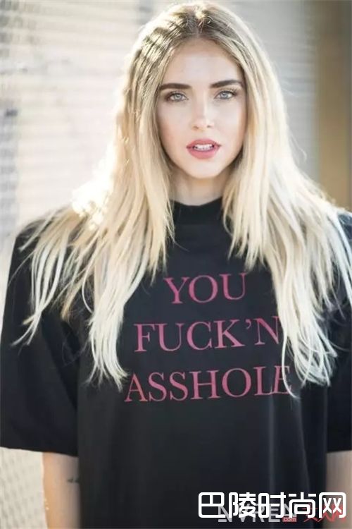 字母T如何选择?_教你如何用一件字母T 搞定一周的所有造型!