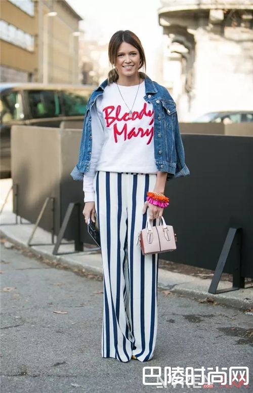 字母T与阔腿裤如何搭配？_教你如何用一件字母T 搞定一周的所有造型！