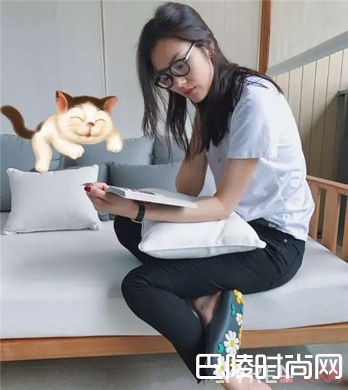 运动式凉拖如何搭配？_拖鞋是居家之物？潮流的人都把它们穿出门了！