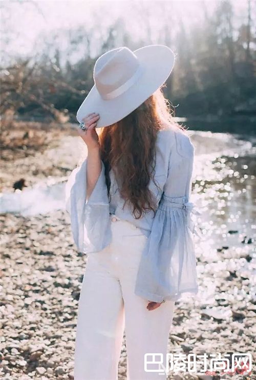 岛屿天堂蓝如何搭配？_在这个烈日炎炎的夏天 给自己涂上一抹蓝！